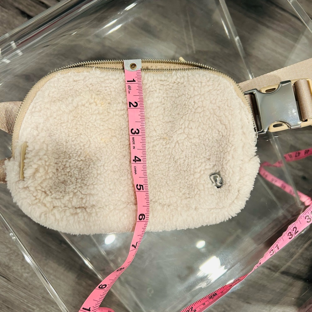NWOT Lululemon Sherpa Fleece Beltbag Cream/White Fannypack - Picture 5 of 13